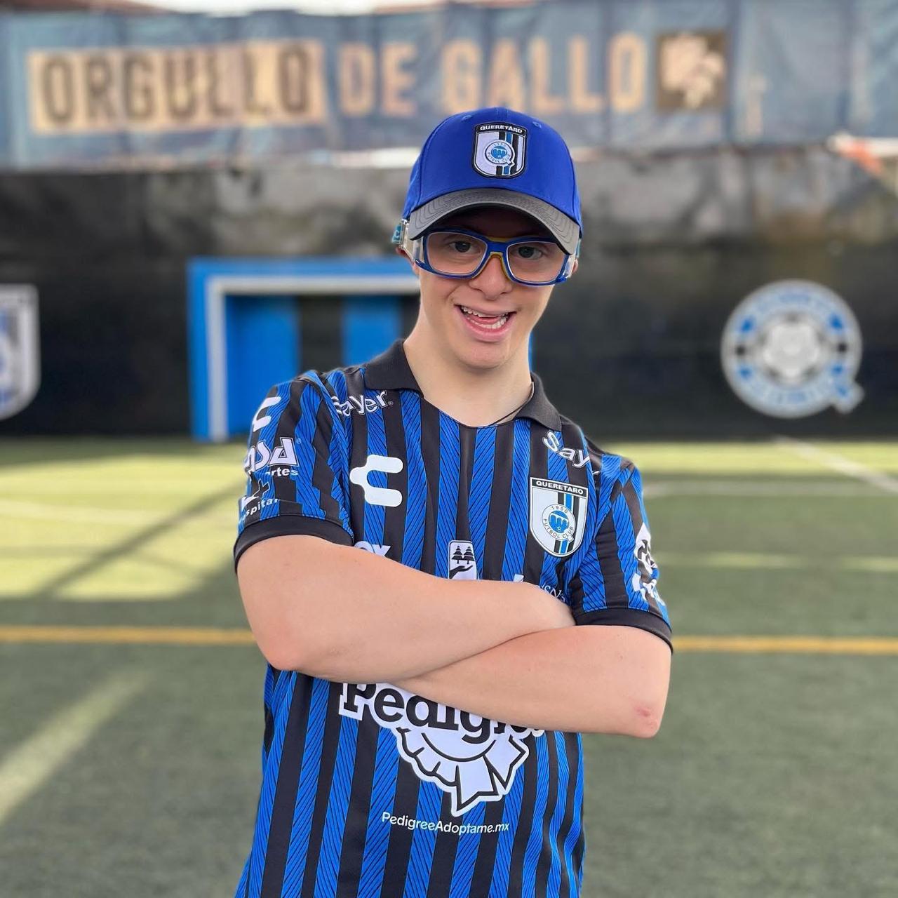 Jugador de Gallos Smiling con gorra