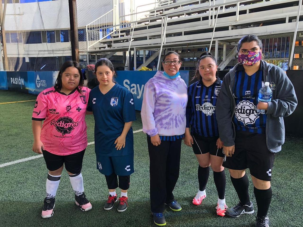 Jugadoras de Gallos Smiling