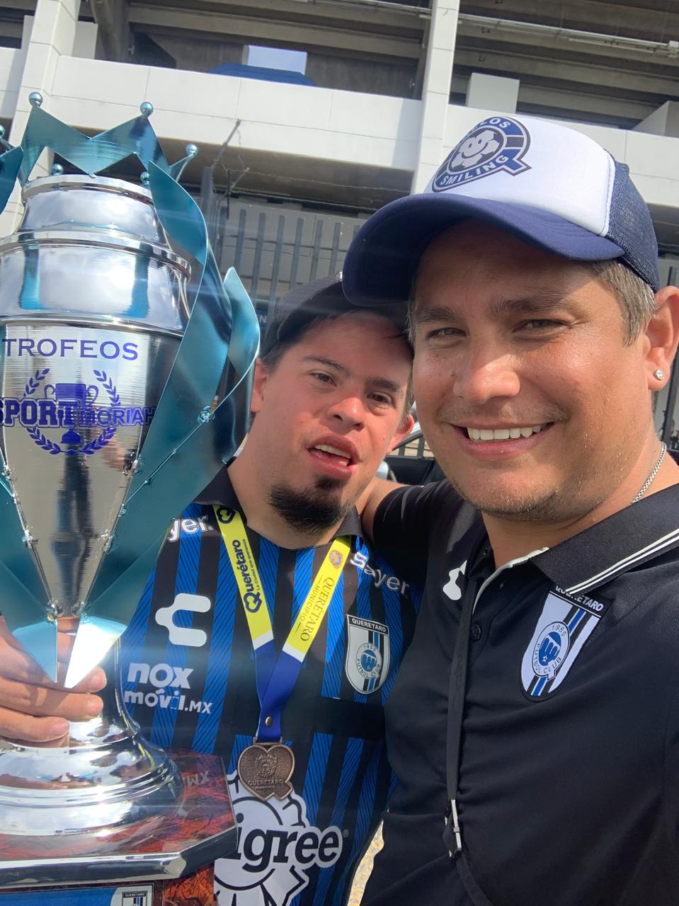 Selfie con el trofeo de campeón