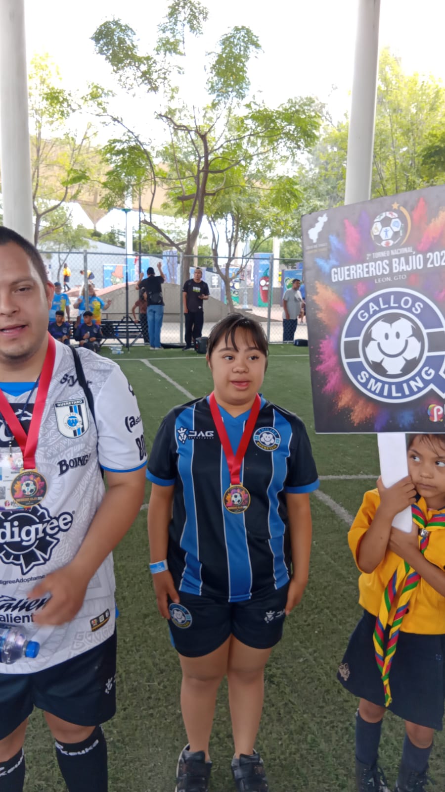Gallos Smiling compitiendo en el Torneo Guerreros